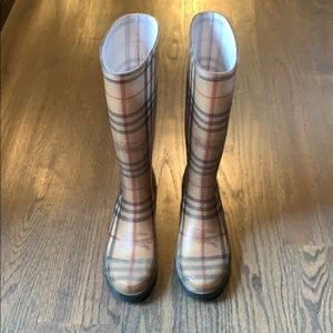 Burberry size 37  tall rain boots